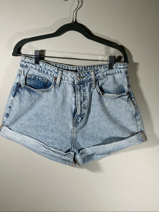 wild fable Pants - Wild Fable High Rise Mom Jean Shorts Light Wash Denim Size 12/31